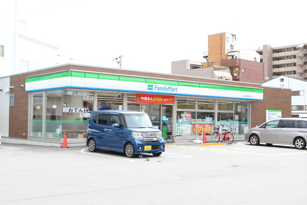 グランピア松村(ファミリーマート御厨栄町店)