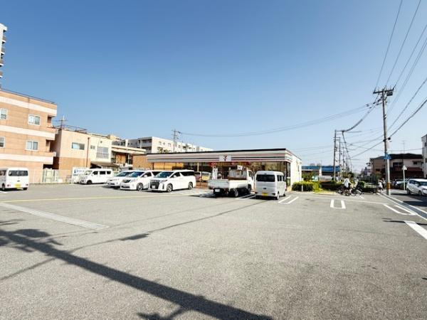 東大阪市中鴻池町２丁目のテラスハウス(セブンイレブン　東大阪中鴻池店)