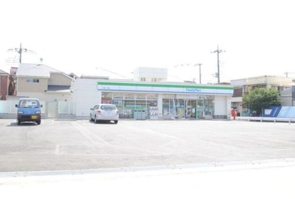 新座市新堀３丁目のマンション(ファミリーマート滝山一丁目店)