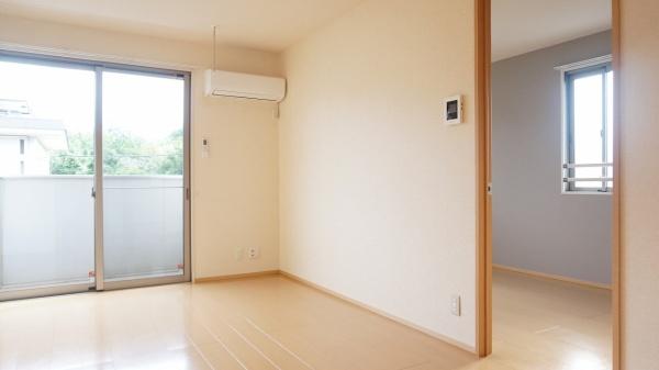 小平市鈴木町１丁目のアパート