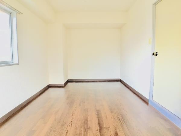 クレストコート西海