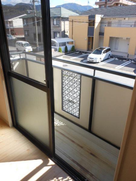 米原市下多良３丁目のアパート