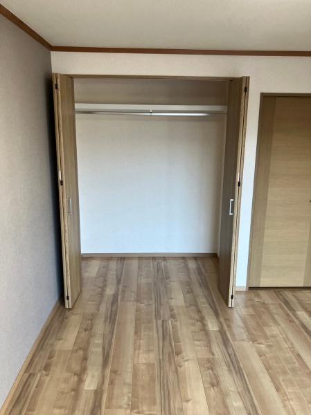 米原市下多良１丁目のアパート