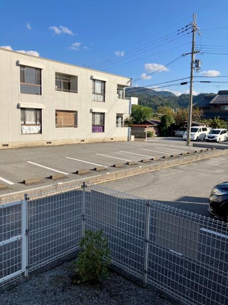 米原市下多良１丁目のアパート