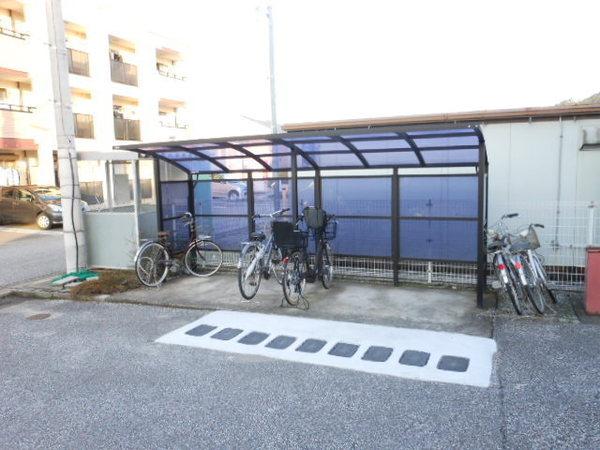 米原市下多良１丁目のアパート