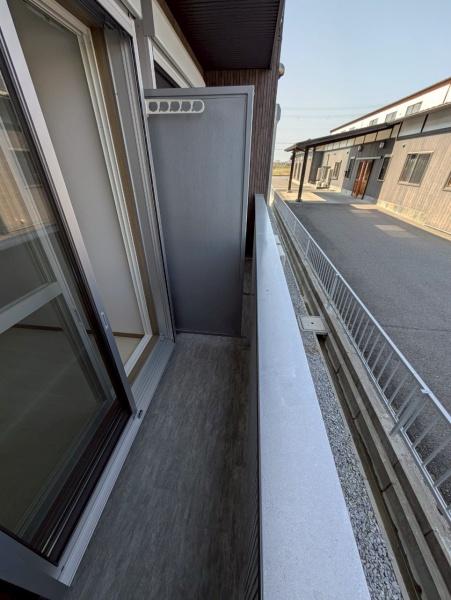 愛知郡愛荘町島川のアパート