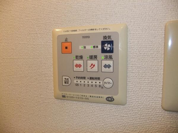 ＥＡＳＴ　ＮＯＮＡＭＩ六番館