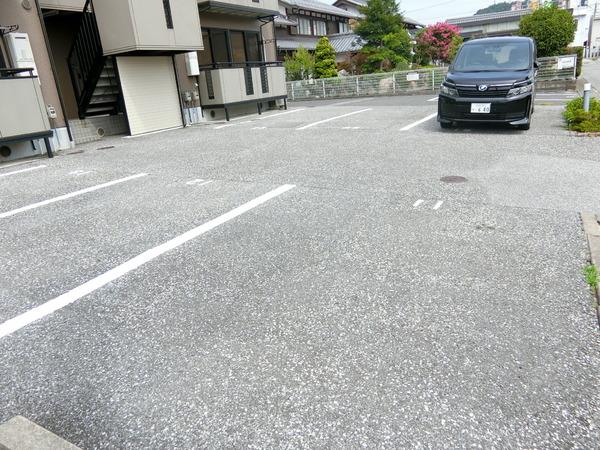 米原市下多良１丁目のアパート