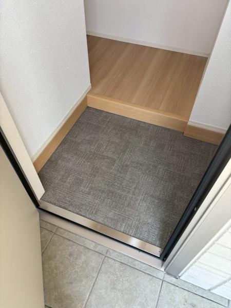 米原市下多良３丁目のアパート
