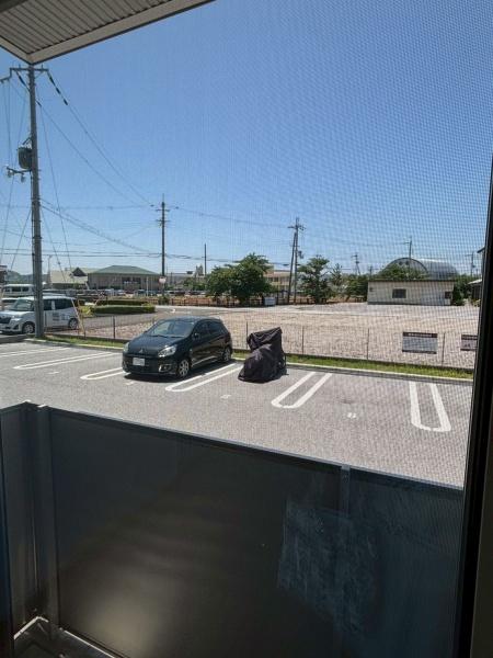 米原市下多良３丁目のアパート