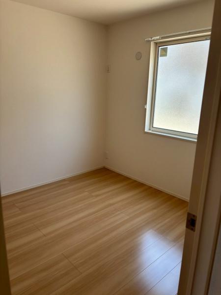 米原市下多良３丁目のアパート