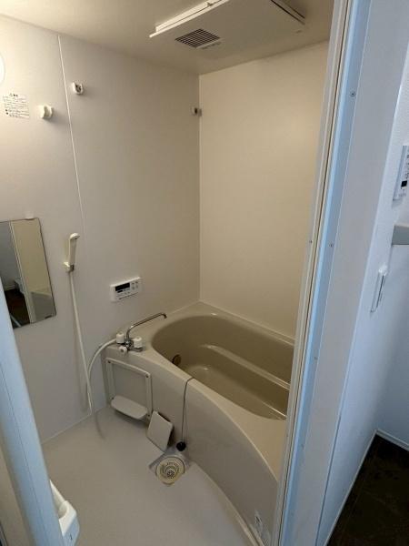 米原市下多良３丁目のアパート