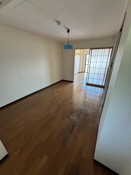 シャトル弐番館