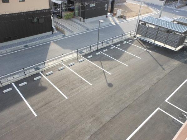 シャイニング壱番館(駐車場)