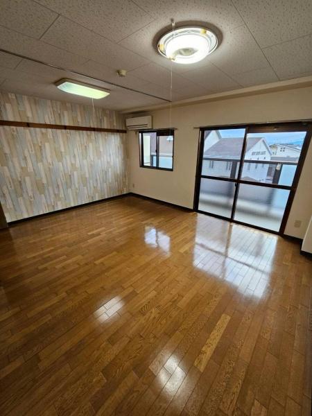シャトル弐番館