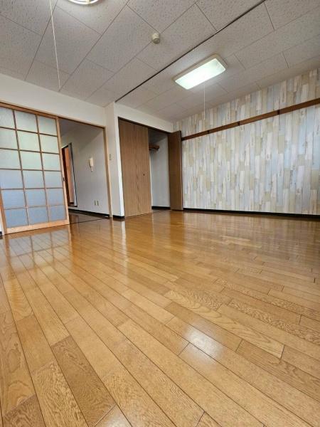 シャトル弐番館
