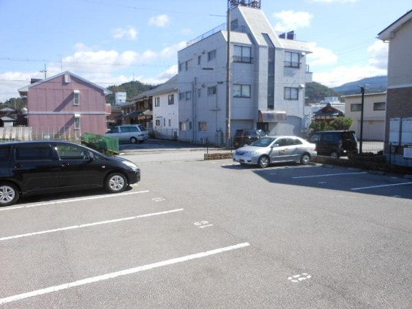 コンフォールM(駐車場)