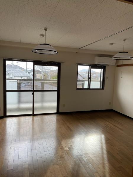 シャトル弐番館