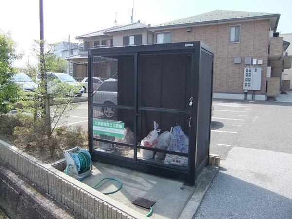 ロイヤルコート越坊