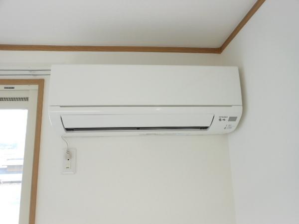 米原市下多良１丁目のアパート