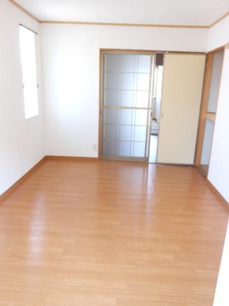 米原市梅ケ原栄のアパート