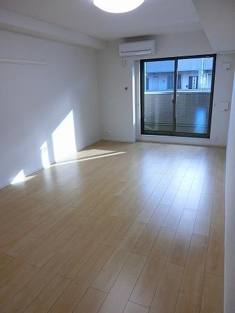 フォレストパーク・八番館