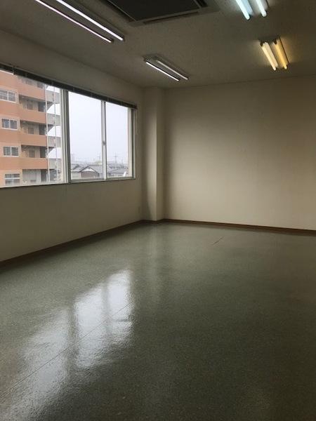 彦根市長曽根南町の店舗（一戸建）