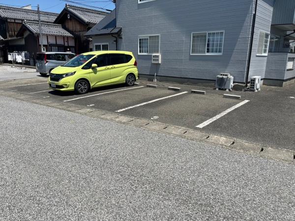 米原市下多良３丁目のアパート