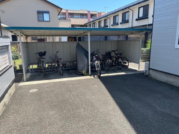 米原市下多良３丁目のアパート