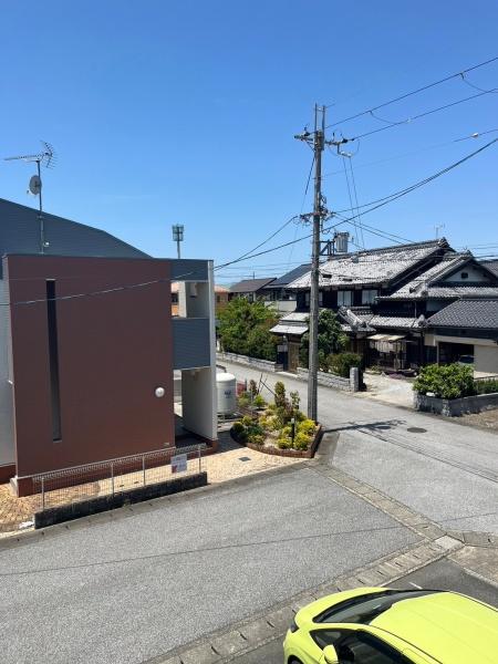 米原市下多良３丁目のアパート