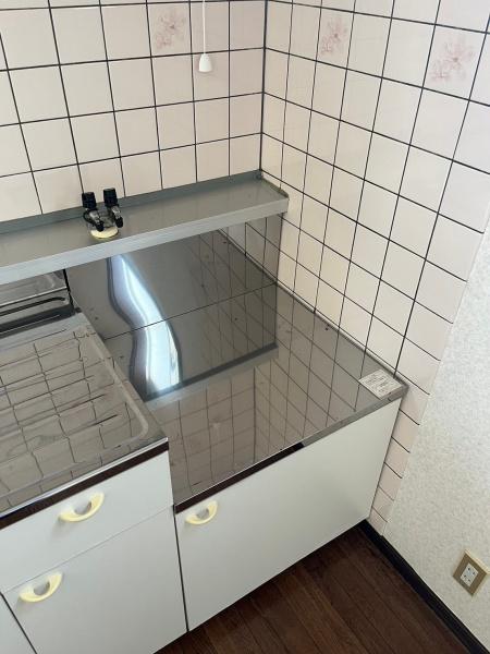 米原市下多良３丁目のアパート