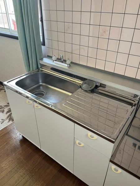 米原市下多良３丁目のアパート
