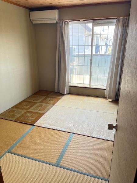 米原市下多良３丁目のアパート