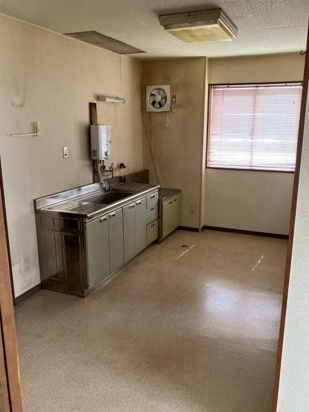 彦根市野田山町の倉庫
