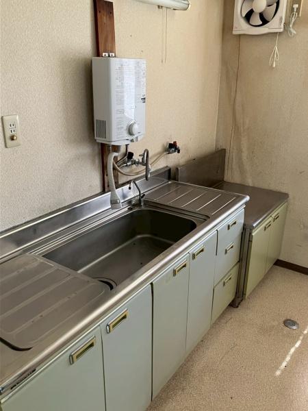 彦根市野田山町の倉庫