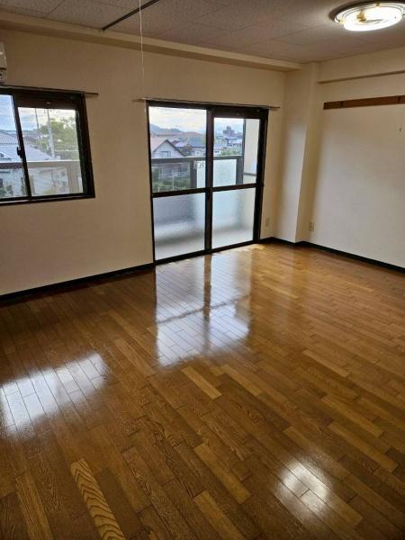 シャトル弐番館