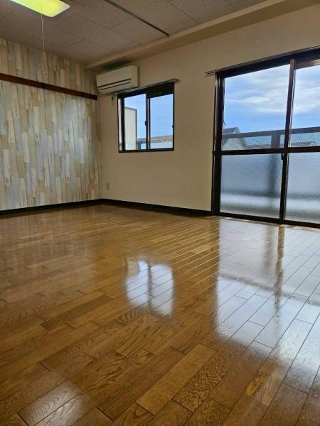 シャトル弐番館