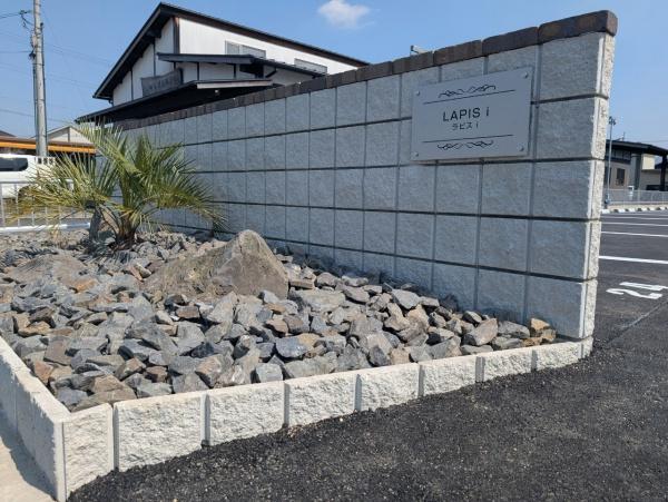愛知郡愛荘町島川のアパート