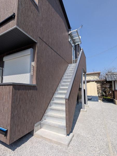 愛知郡愛荘町島川のアパート