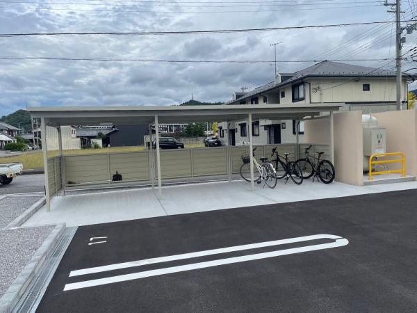 米原市下多良３丁目のマンション