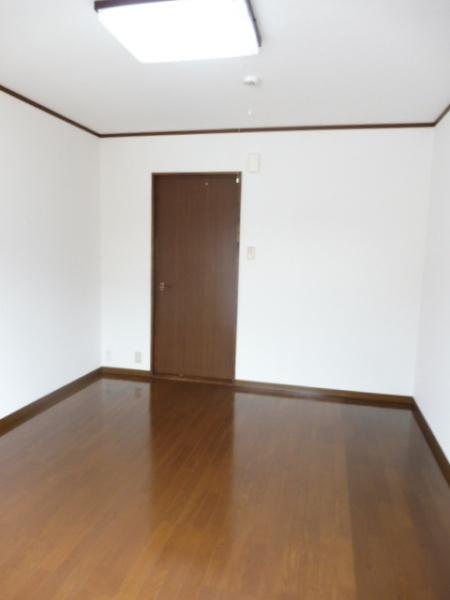 ハイツ城町