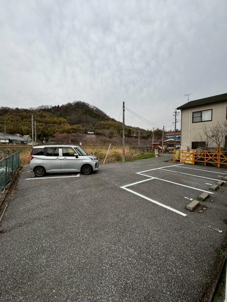 ラフィーネ古沢(駐車場)