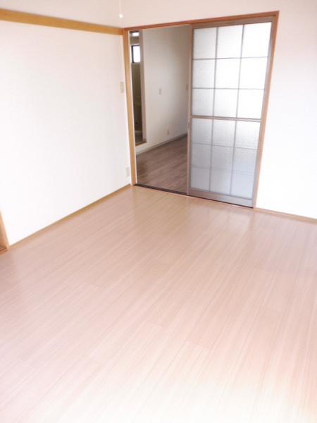 米原市下多良のアパート