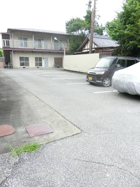 伊藤マンション2(駐車場)