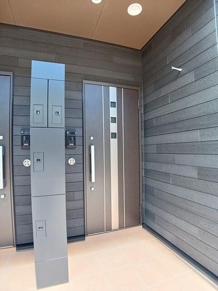 ウィズ・テール南彦根2号館(玄関)