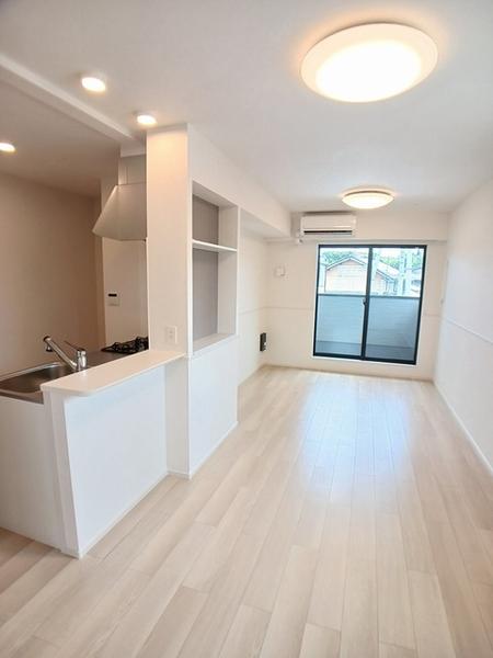 ウィズ・テール南彦根2号館(リビング)