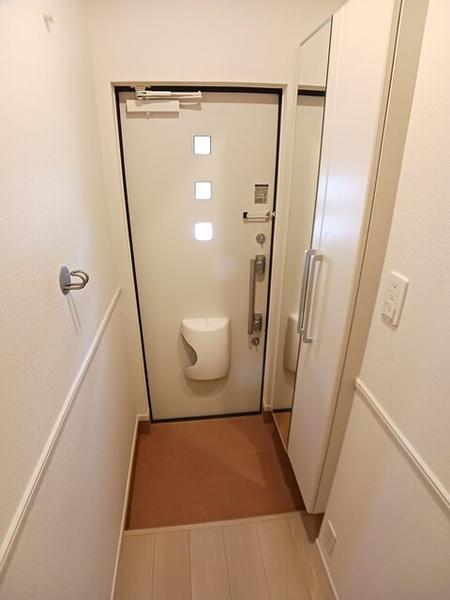 ウィズ・テール南彦根1号館(玄関)