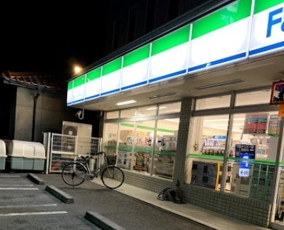 グッドリバーマンション１(ファミリーマート長浜三ツ矢元町店)