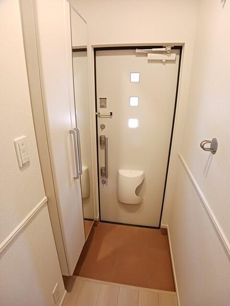 ウィズ・テール南彦根1号館(玄関)