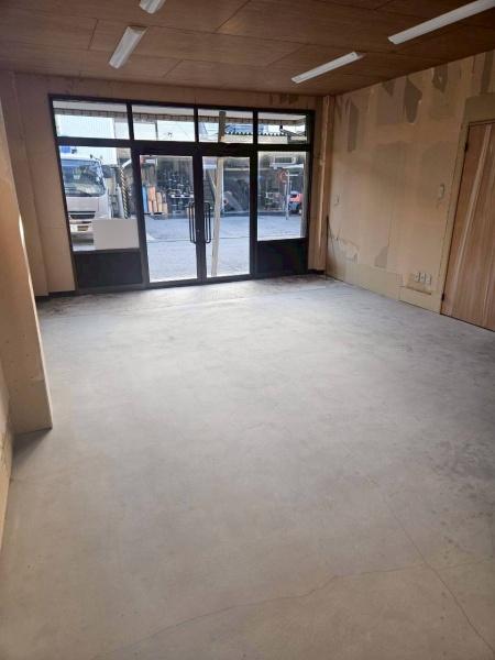 彦根市高宮町の店舗（建物一部）